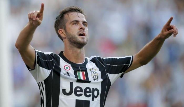 Juventus, il messaggio social di addio di Pjanic è da brividi: "Grazie a tutti"