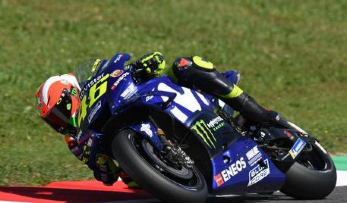 Mugello, Rossi si lascia tutti alle spalle: la pole è sua