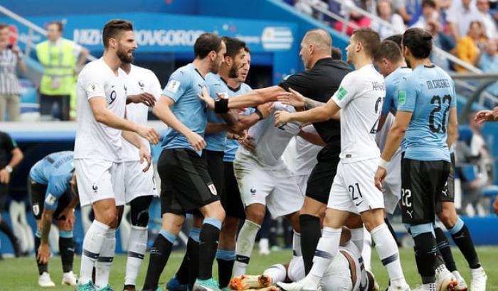 Varane e Griezmann mettono in ginocchio la Celeste