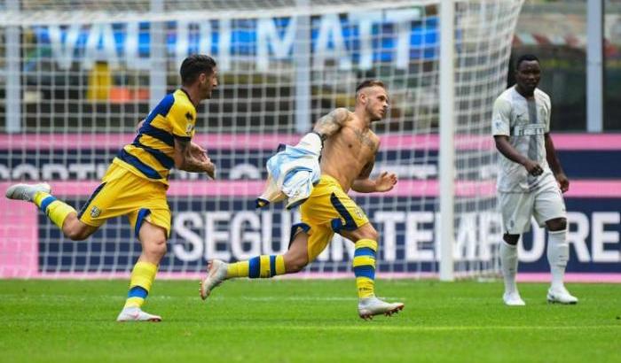 Il Parma corsaro sbanca San Siro e batte a sorpresa l'Inter 0-1