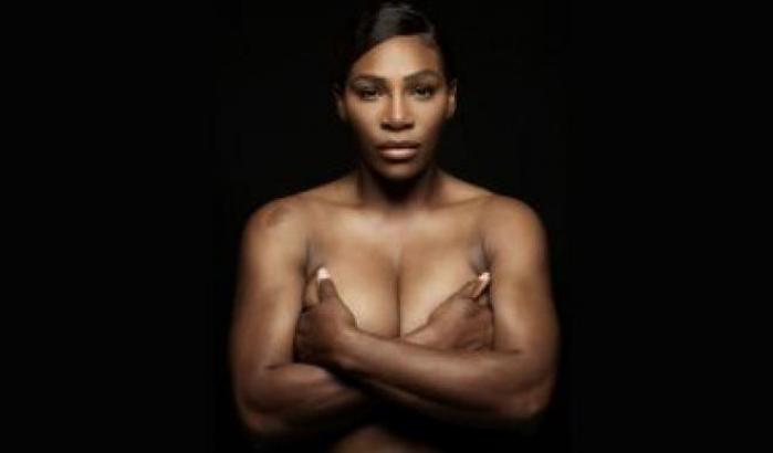 Serena Williams a seno nudo per la prevenzione contro il cancro canta "I Touch Myself"