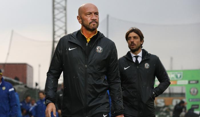 Cagliari: il nuovo allenatore è Walter Zenga