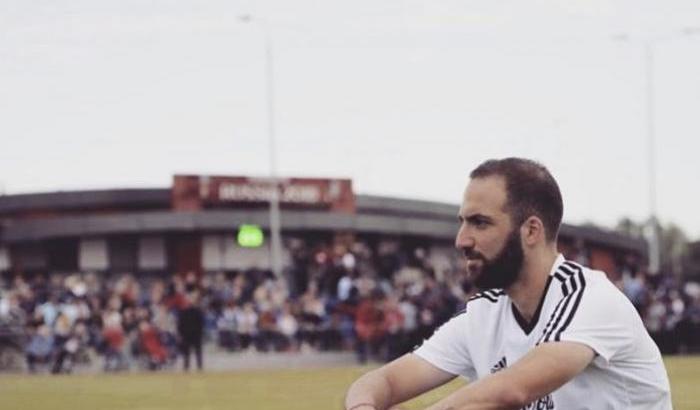 Gonzalo Higuain ha tre vie possibili per il suo futuro e nessuna è davvero soddisfacente