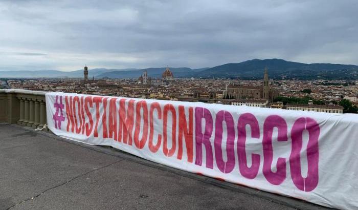 Fiorentina, Firenze sta con Rocco Commisso: città tempestata di striscioni nella notte