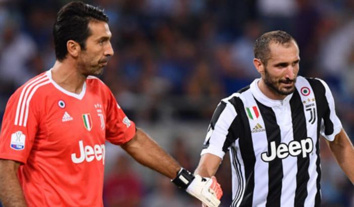 Juventus, Buffon e Chiellini rinnovano il contratto fino al 2021