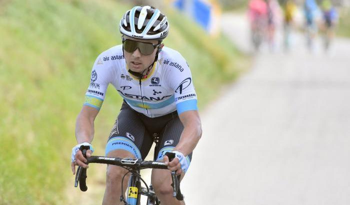 Tour de France, vince Lutsenko in solitaria