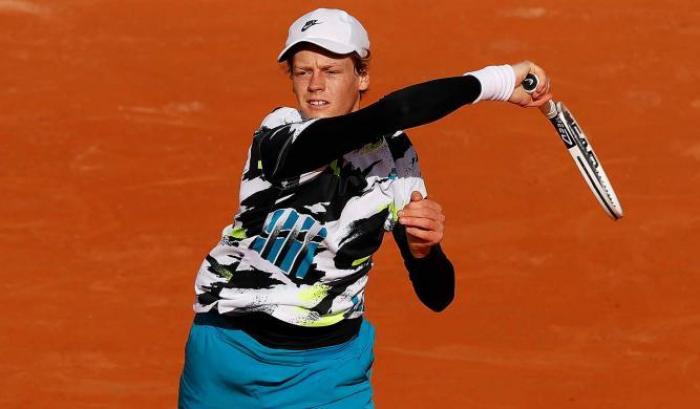 Capolavoro Sinner, è ai quarti al Roland Garros