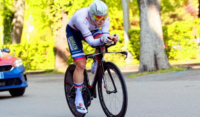 Giro d’Italia, a San Daniele vince Tratnik: decisiva una fuga di 100 km. Almeida sempre in rosa