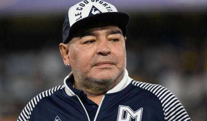 Morte Maradona, caos e critiche su soccorsi e trattamento post-operazione