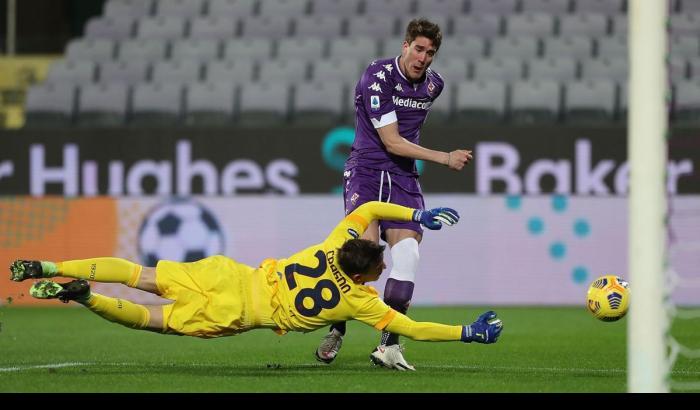 Vlahovic mania: la Fiorentina vince mentre il Cagliari trema