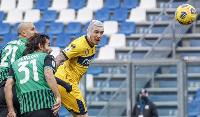 Uragano Crotone sul Benevento, il Sassuolo si salva al 94’