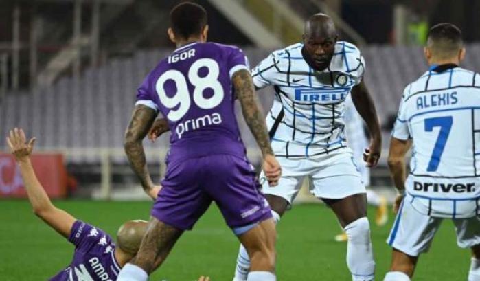 L'Inter domina, vince e vola in vetta alla classifica, al cospetto di una Fiorentina sotto tono