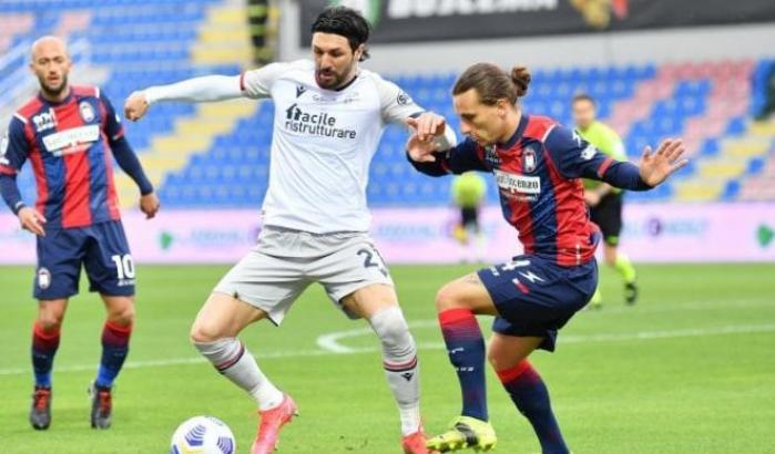 Rimpianto Crotone: il Bologna rimonta dopo il doppio svantaggio. Finisce 2-3