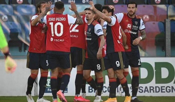 Le partite delle 15: preziosa vittoria del Cagliari a Benevento, pirotecnico 5-2 dell'Atalanta a Parma e 1-1 a Verona