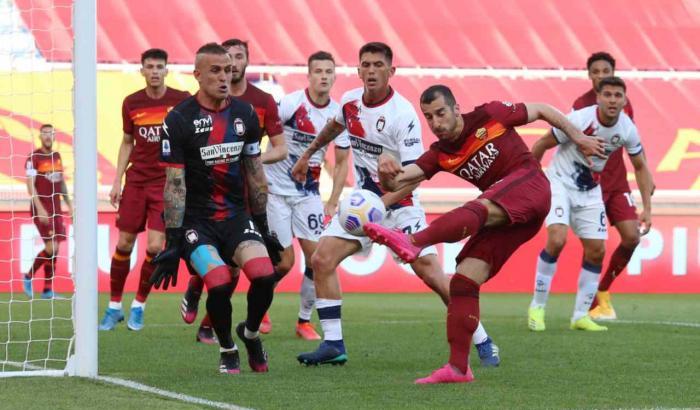 La Roma annichilisce 5-0 il Crotone già retrocesso e consolida il settimo posto in classifica