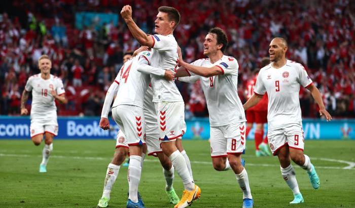 Alle 18 Galles-Danimarca, in palio il primo posto ai quarti di finale